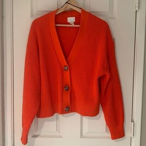 🪩4 for 25. Bright orange chunky button sweater